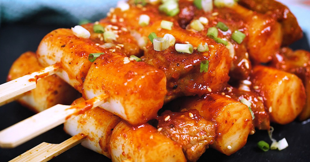 Mokddeok Skewers (Pork & Rice Cake Skewers)